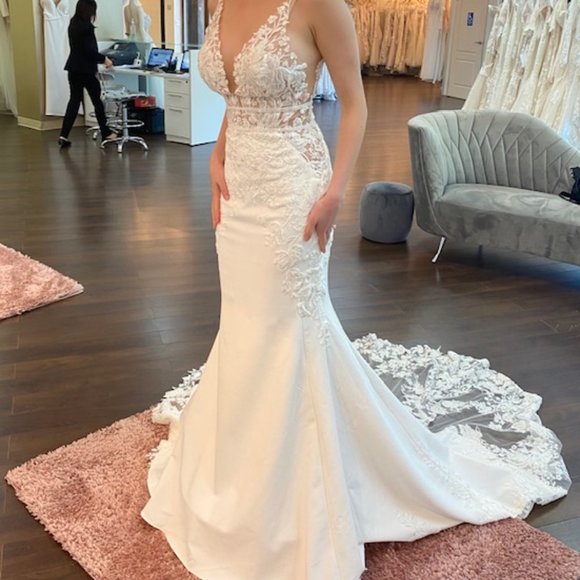 EXCLUSIVE Wedding Dress from Essence of Australia - Picture 2 of 5